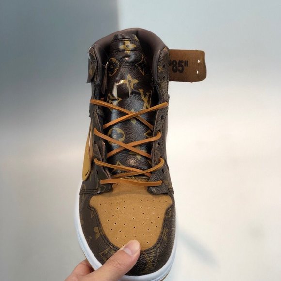 Athletic_Shoes